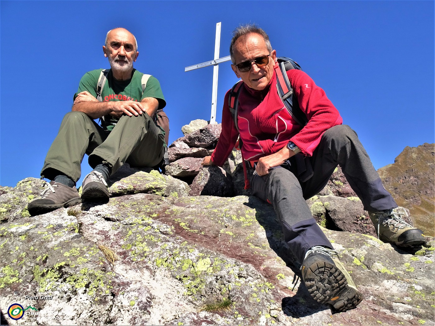 01 Autoscatto acrobatico alla croce del Monte delle galline (2131 m).JPG -                                